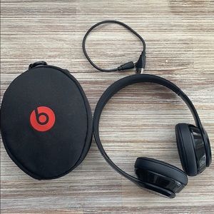 Beats Solo3 Wireless Headphones in perfect cond!!